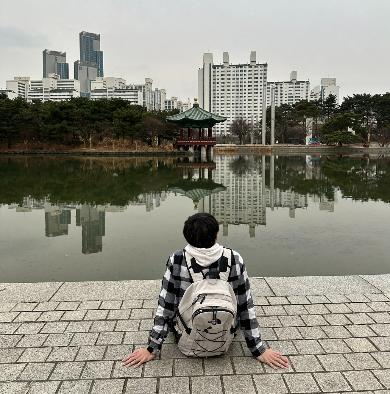 Student takes in a view of the National Museum of Korea